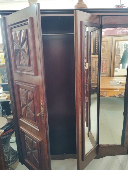 Четирикрилен гардероб