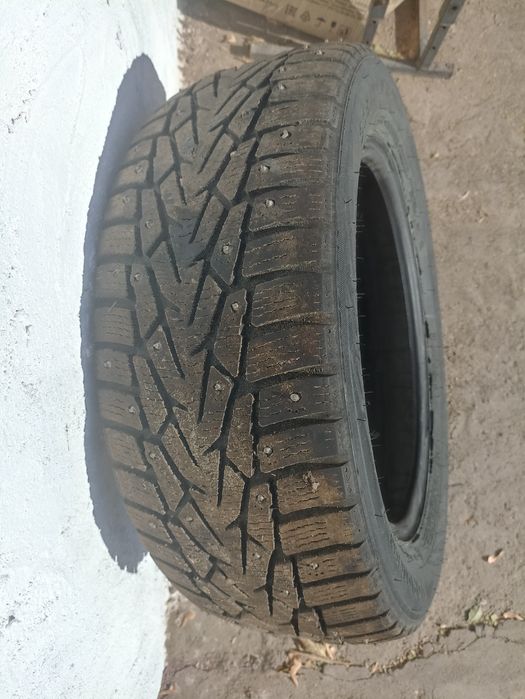 Продам зимнию резину 205/55/R16