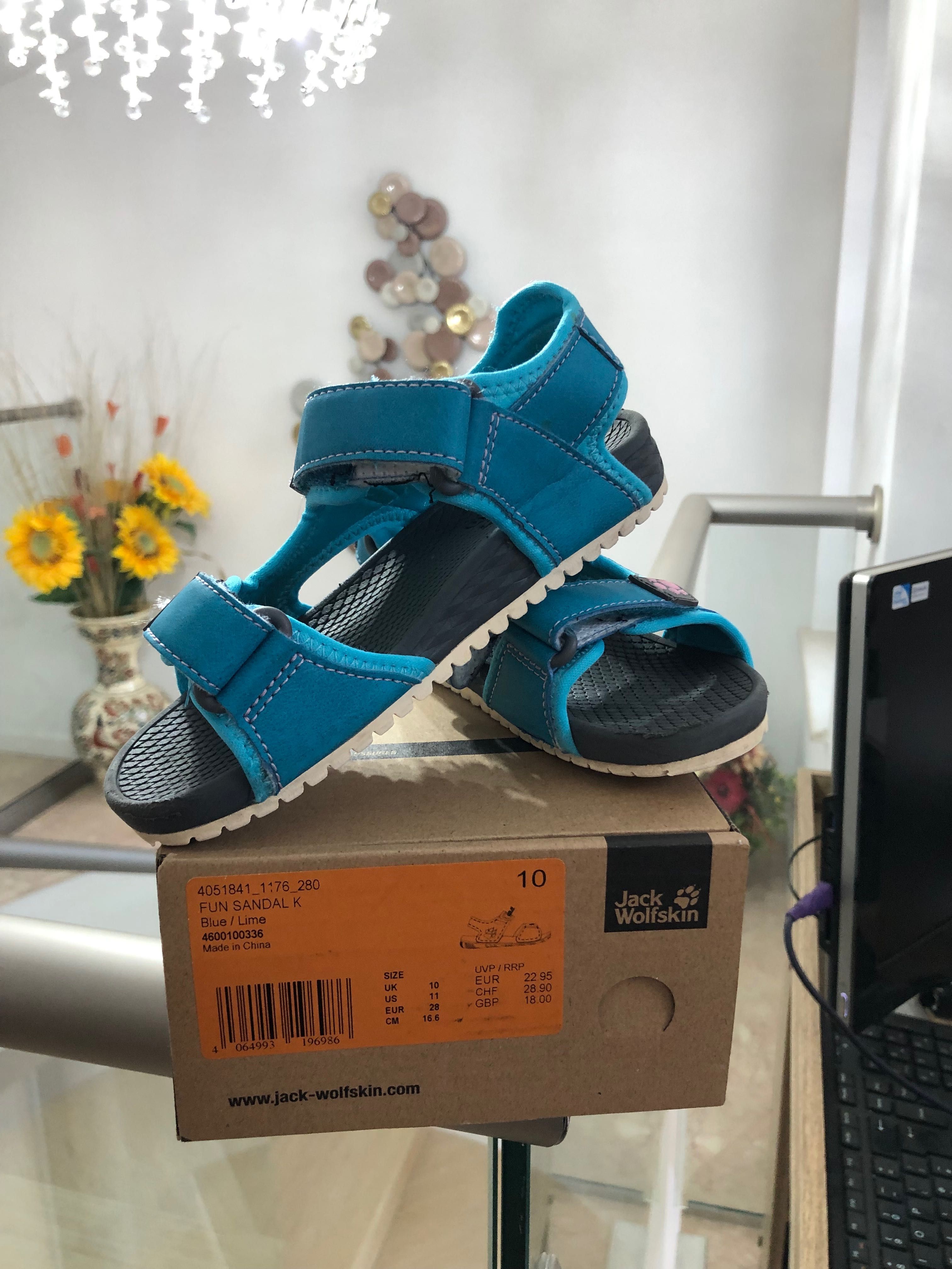 Sandale și adidasi  Jack wolfskin  copii mărime 29  și 28 ca noi