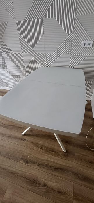 Продам стол обеденный