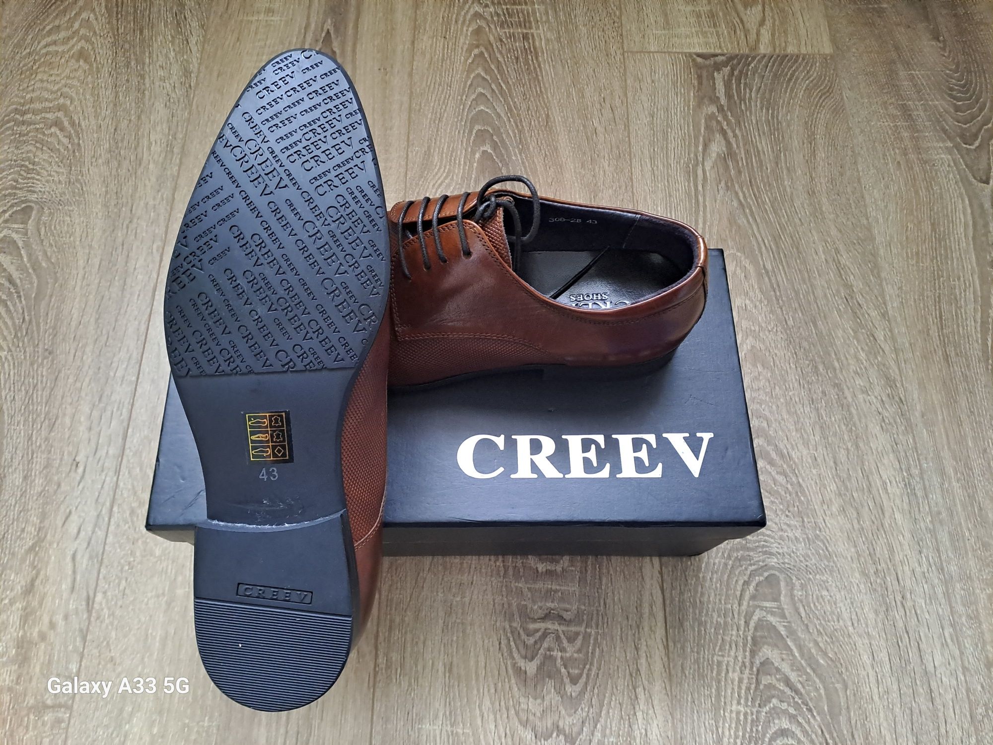 Noi! Vand pantofi din piele pentru bărbați, brand Creev.