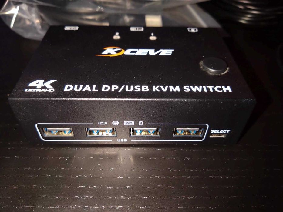 KVM Switch/Превключвател за два компютъра - 2 * DisplayPort & 4 * USB
