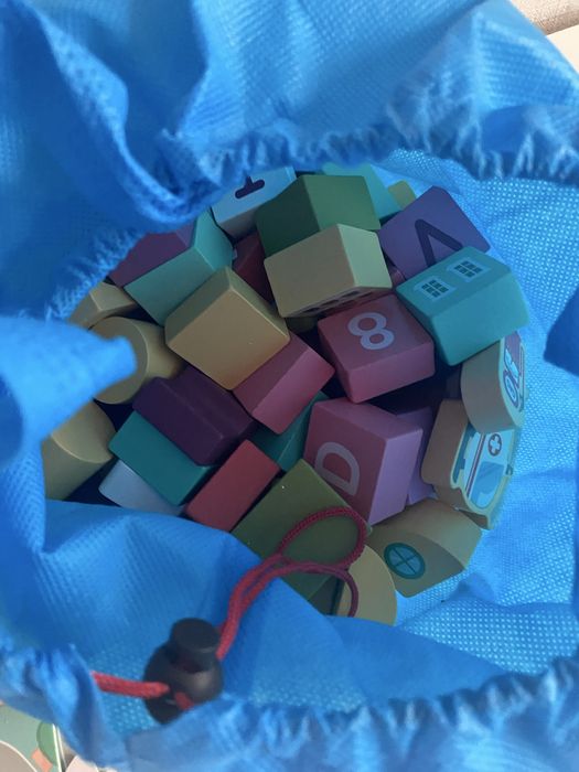 Дървени блокчета , конструктор  - 100 броя в кофа-сортер , 19159