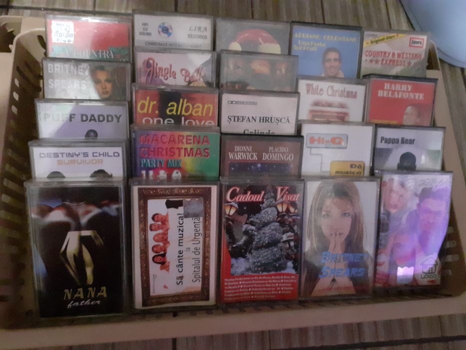 Plastice noi noute,coltare fier,rafturi,cosuri rufe,casete
