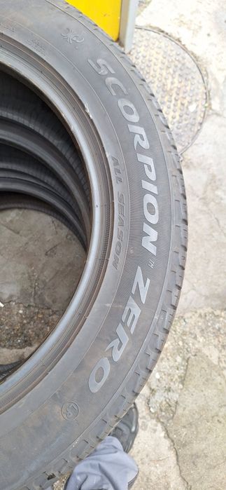 255 55 r20 Pirelli all season M+S