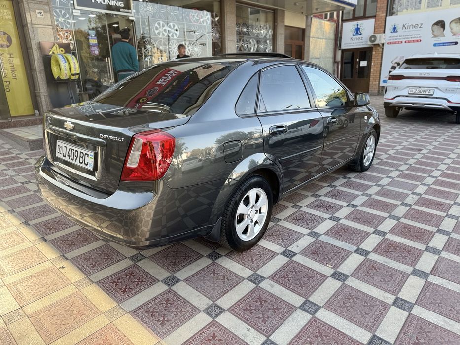 Gentra avtomat sotiladi