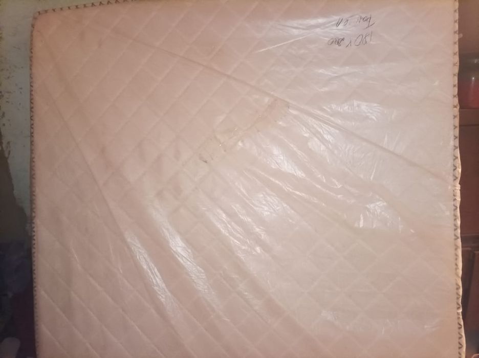 Продам матрас 180 на 200 новый
