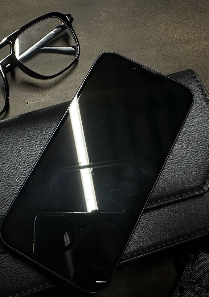 Продаю Iphone 13