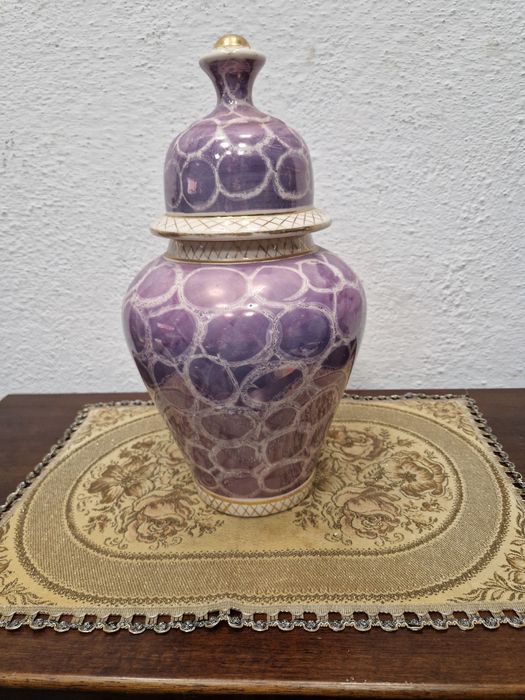 Белгийска порцеланова ваза-урна