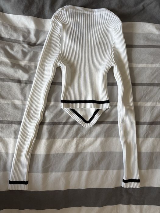 Ластична блуза с етикет