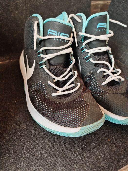 Vând adidași Nike Air mărimea 44