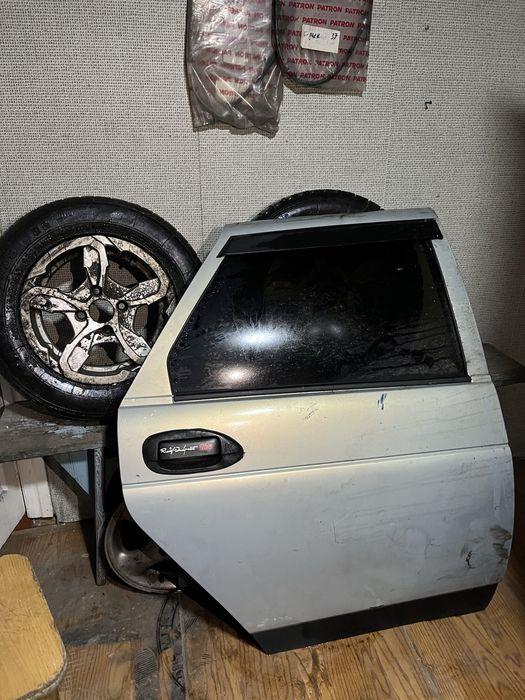 Продам заднию правую дверь на лада приора