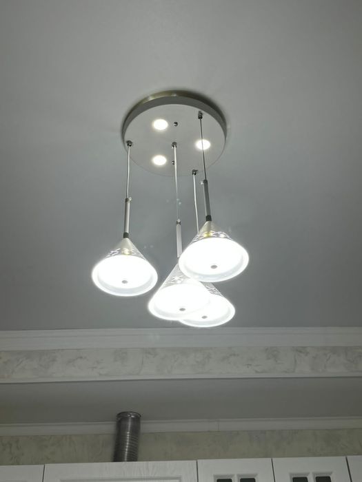 Кухня люстрасы үш турли жарық береди жагыдайы өте жақсы