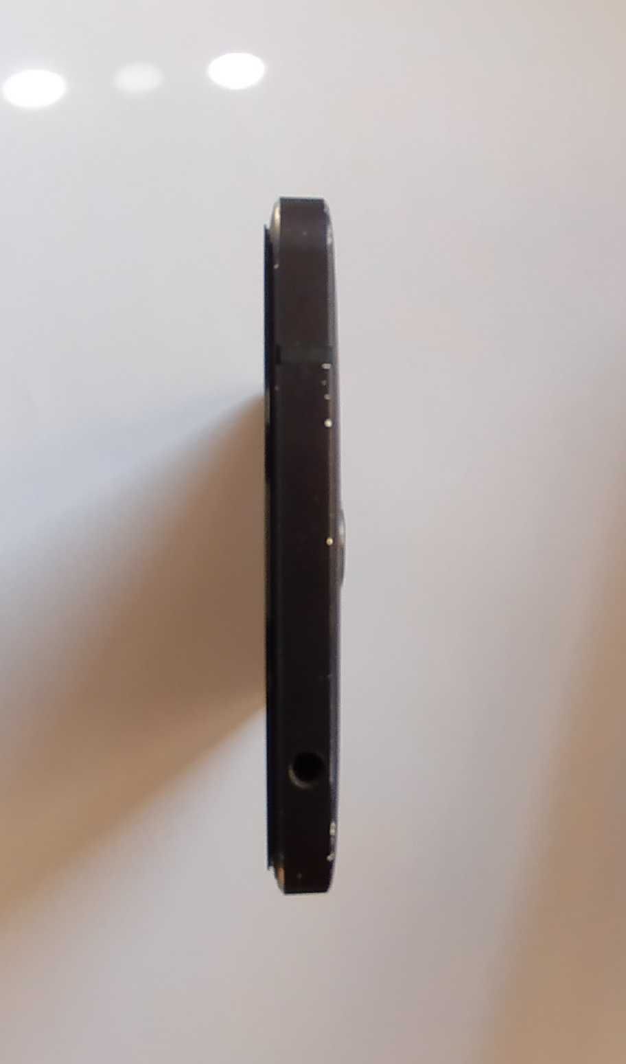 Nokia 6 в комплект със зарядно и слушалки
