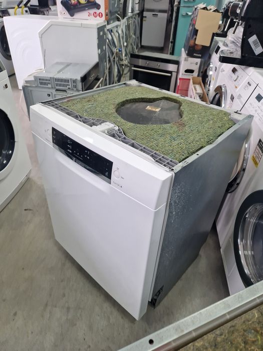 Съдомиялна за полу вграждане BOSCH Serie/4