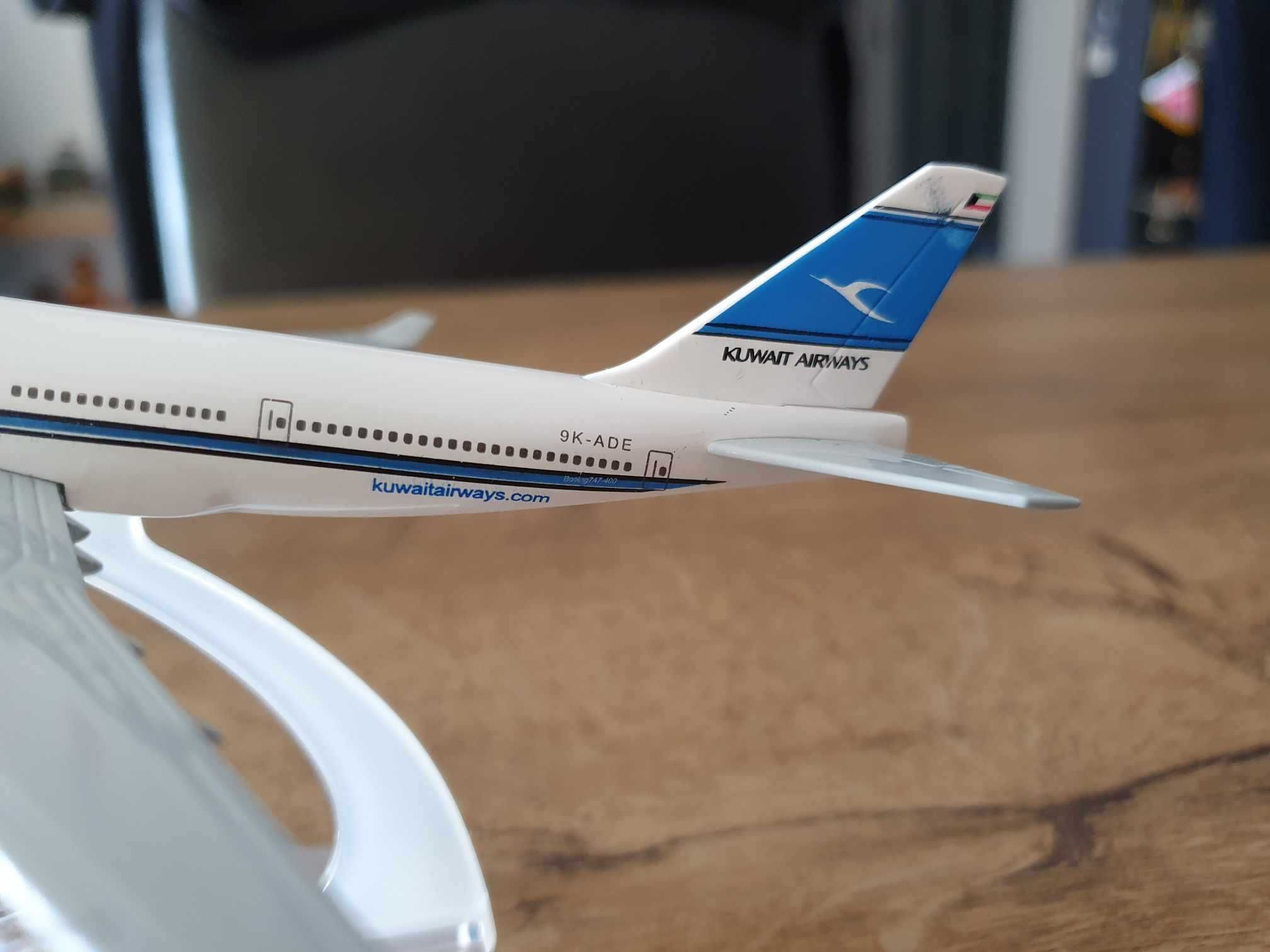 Macheta metalica de avion Kuwait Airways | Perfect pt cadou