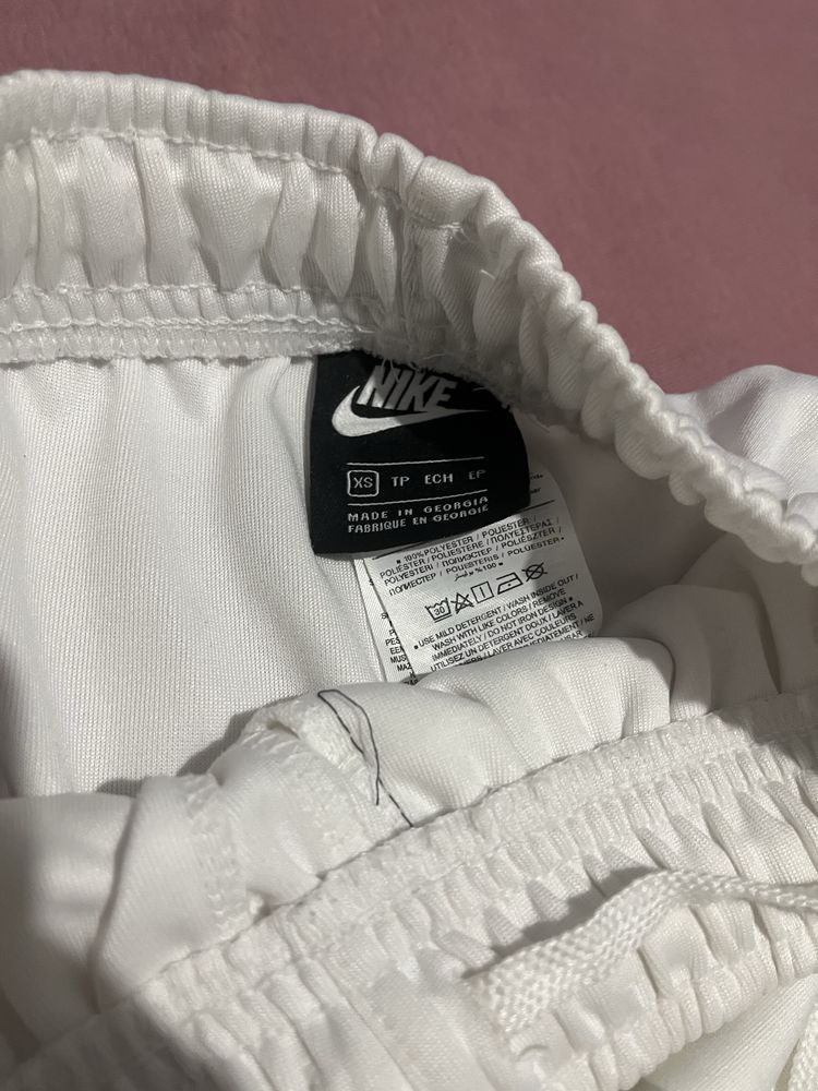Чисто нови къси гащи NIKE