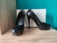 Черни дамски лачени обувки