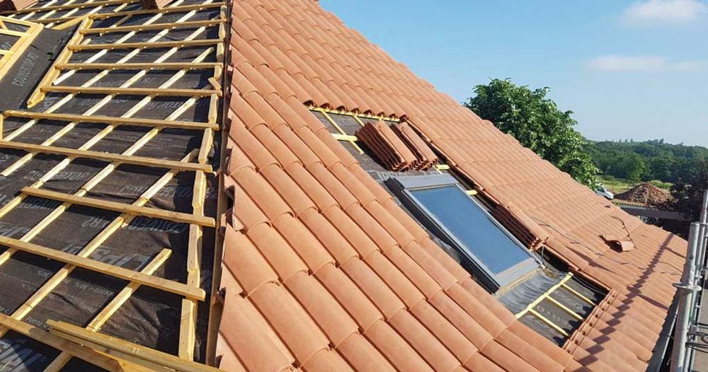 Servicii de acoperișuri Mansardare terase foișoare reparam acoperișuri