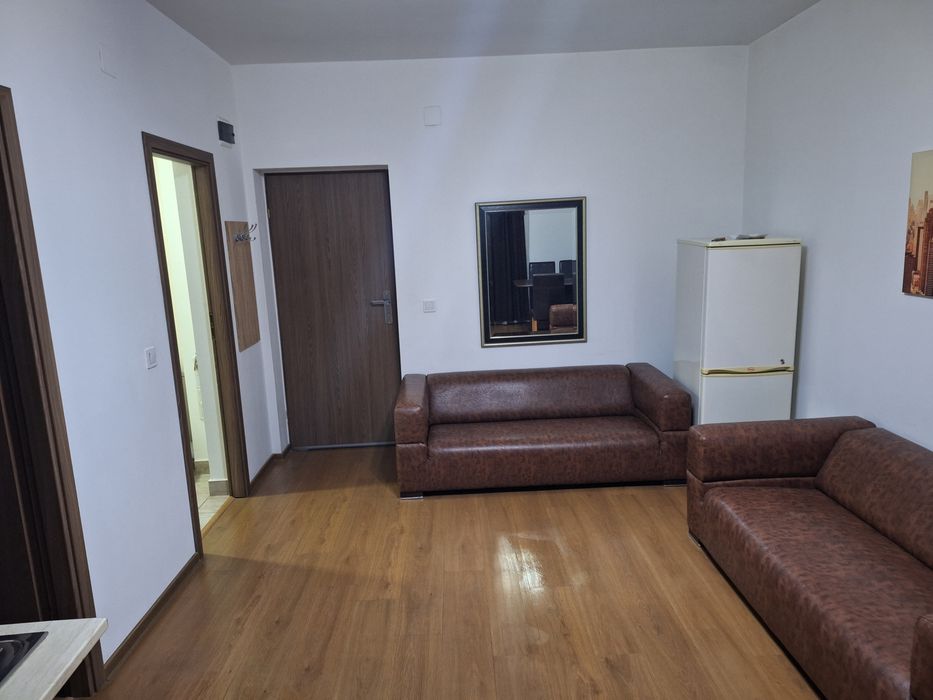 Închiriez apartament cu 2 camere