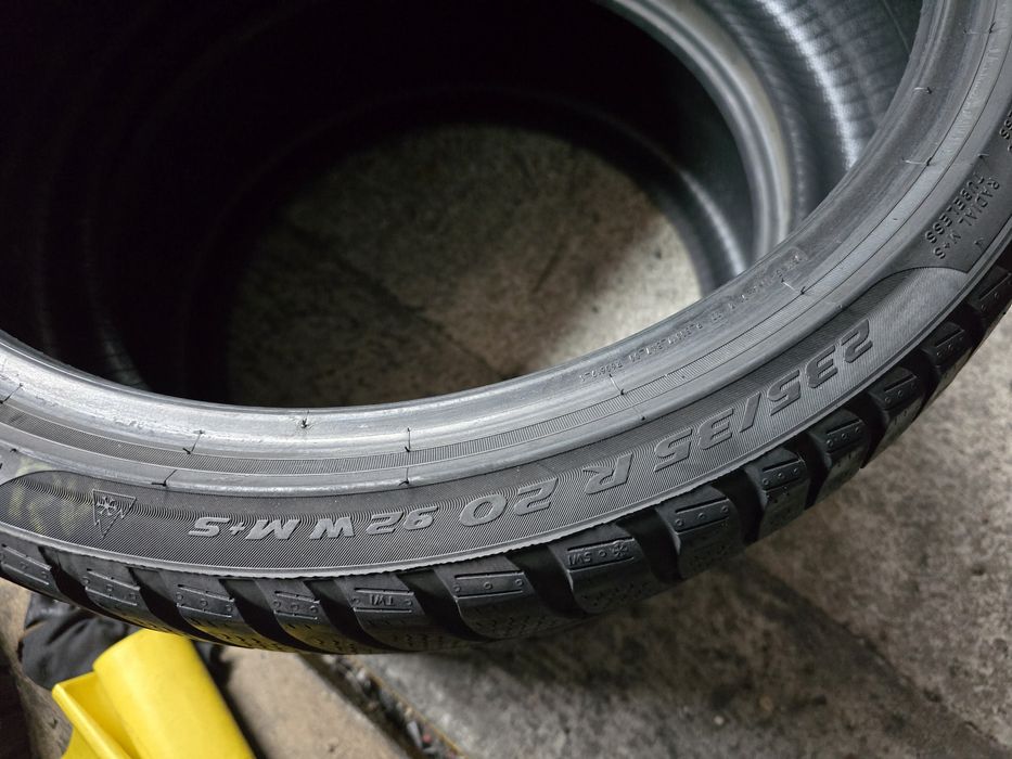 Pirelli 235/35 R20 92W MS iarnă