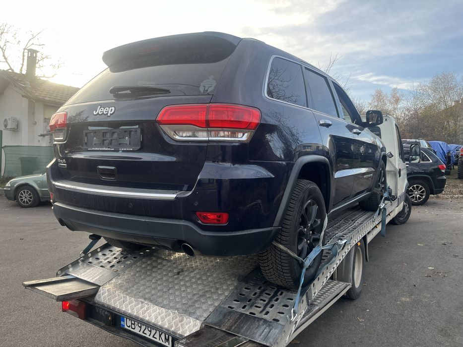 Продавам jeep wk2 на части