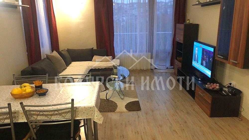 Дава се под наем Двустаен апартамент в Велико Търново, Център - 70 кв.м за 357 € - Снимка #1