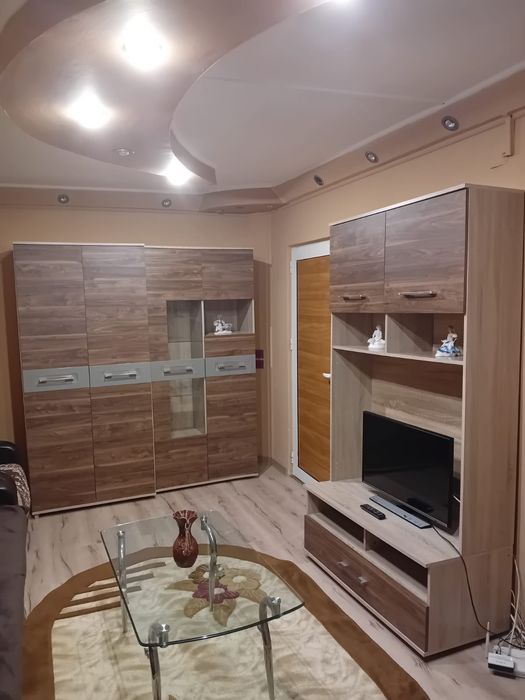 Închiriez garsoniera  1100 lei