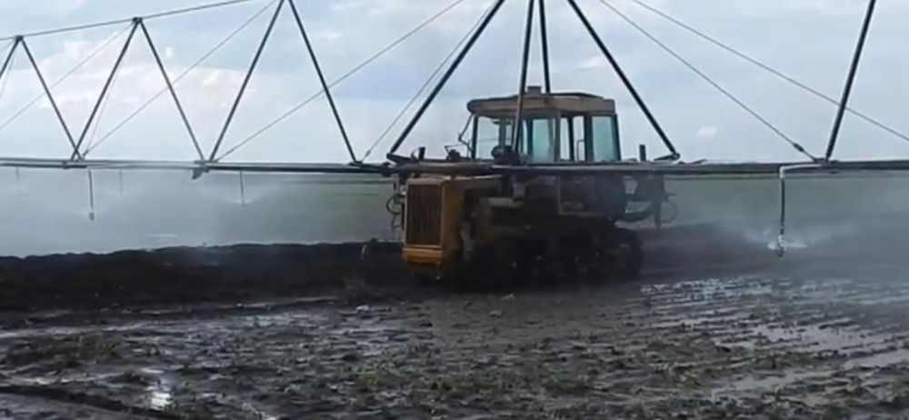 Поливная установка ДДА 100 в комплекте с трактором ДТ 75