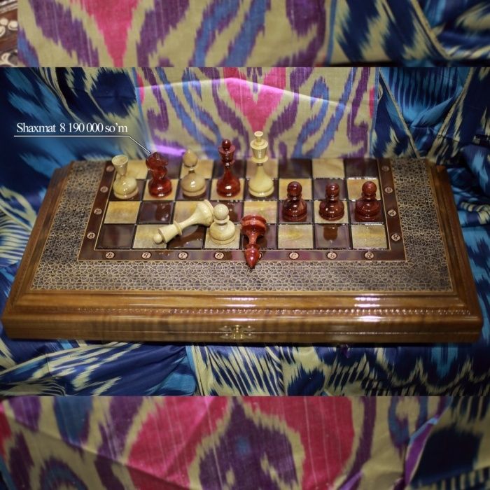 Шахматы / Shaxmat /из ореха с национальными узорами ручная резьба.