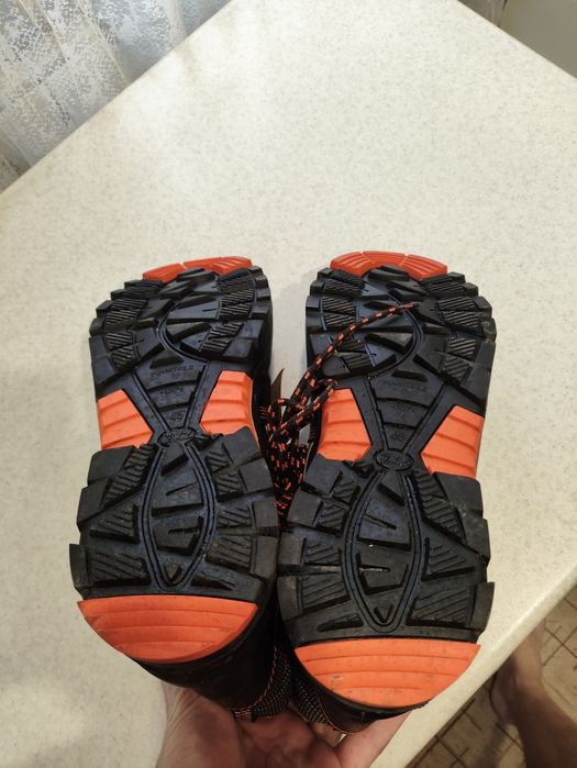 Рабочие ботинки 44 размера.