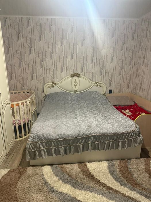 Продам спальный гарнитур