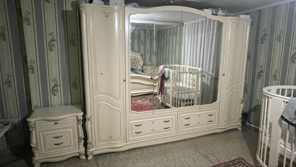 Продается Спальный гарнитур