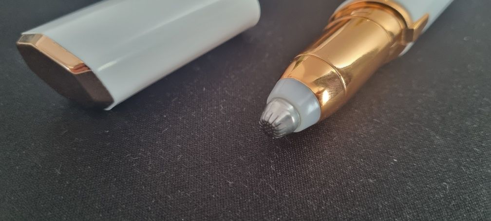 Aparat pentru taiat parul din nas si urechi