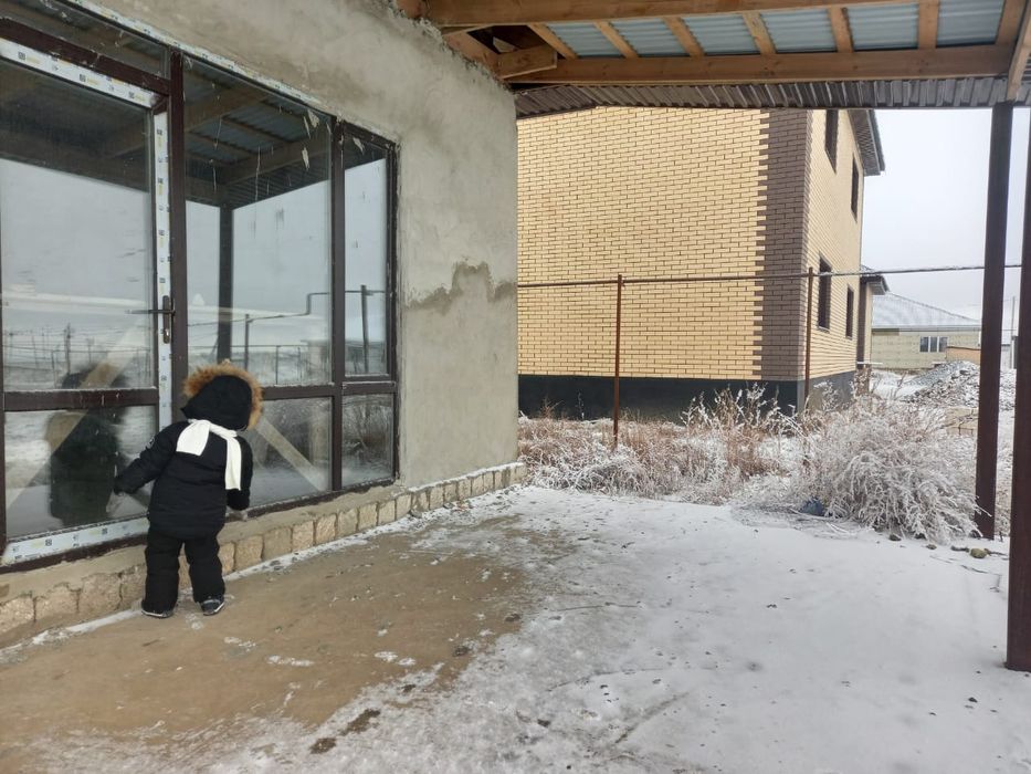 Продам дом в 22квартале респу 1077черновом договорная