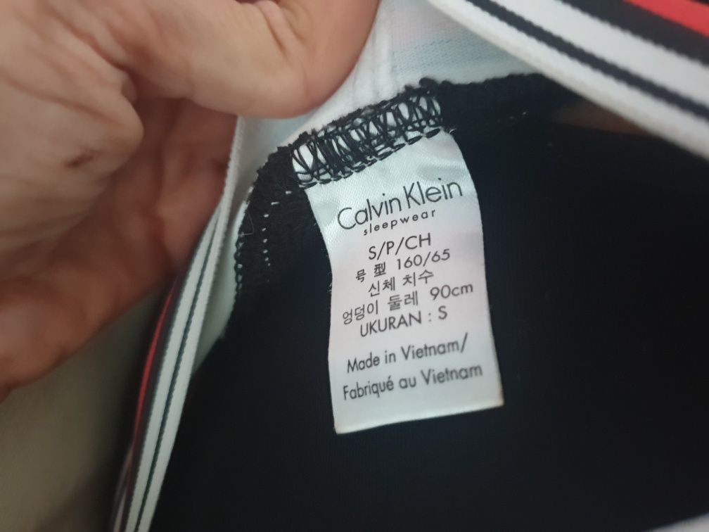 Анцуг Calvin Klein