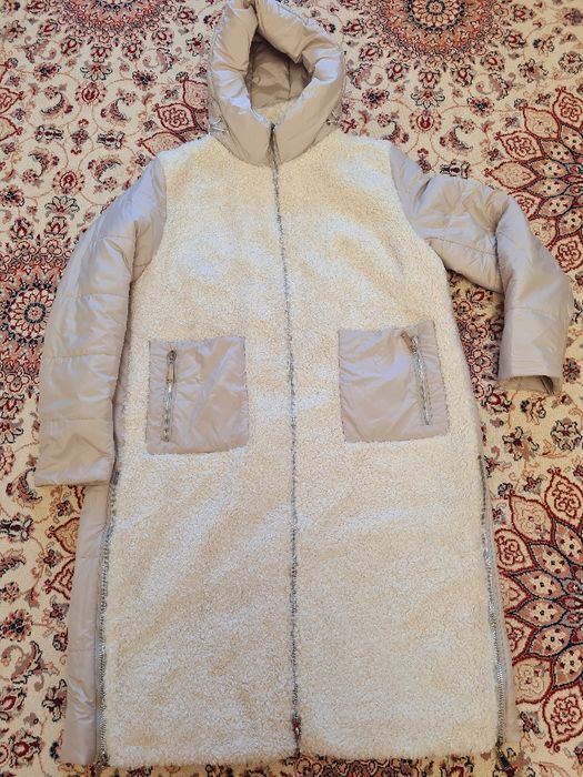 Куртка зимняя,  спереди овчина, носила только 1 сезон, очень тёплая,