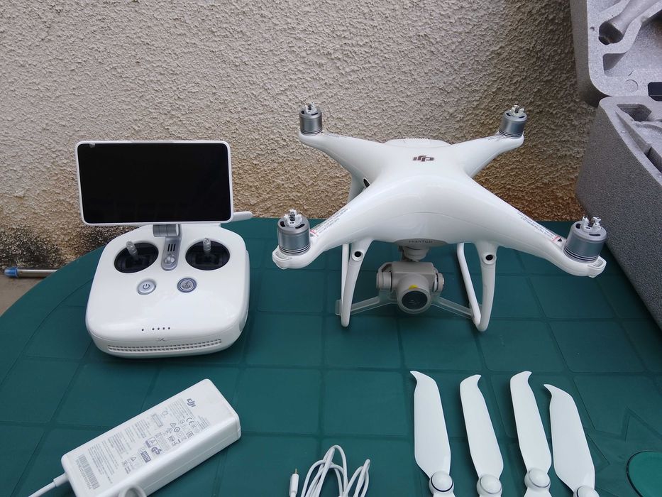професионален дрон dji phantom 4 pro V.2.0 в перфектно състояние