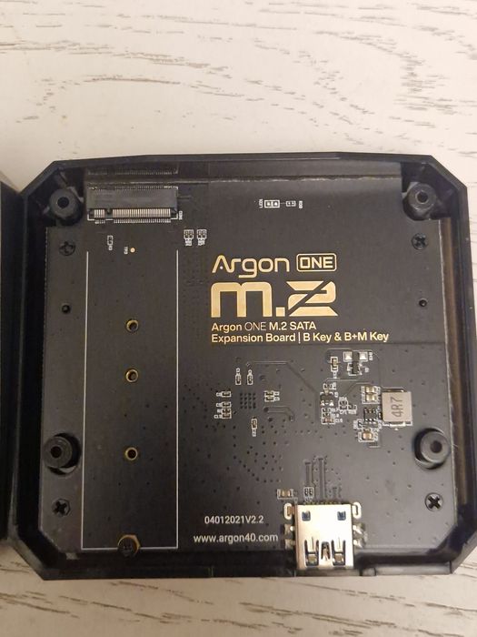 Raspberry pi4 4GB Argon ONE M.2