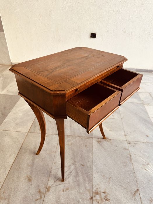 Антикварна писалищна маса / тоалетка с изтегляща се плоскост
