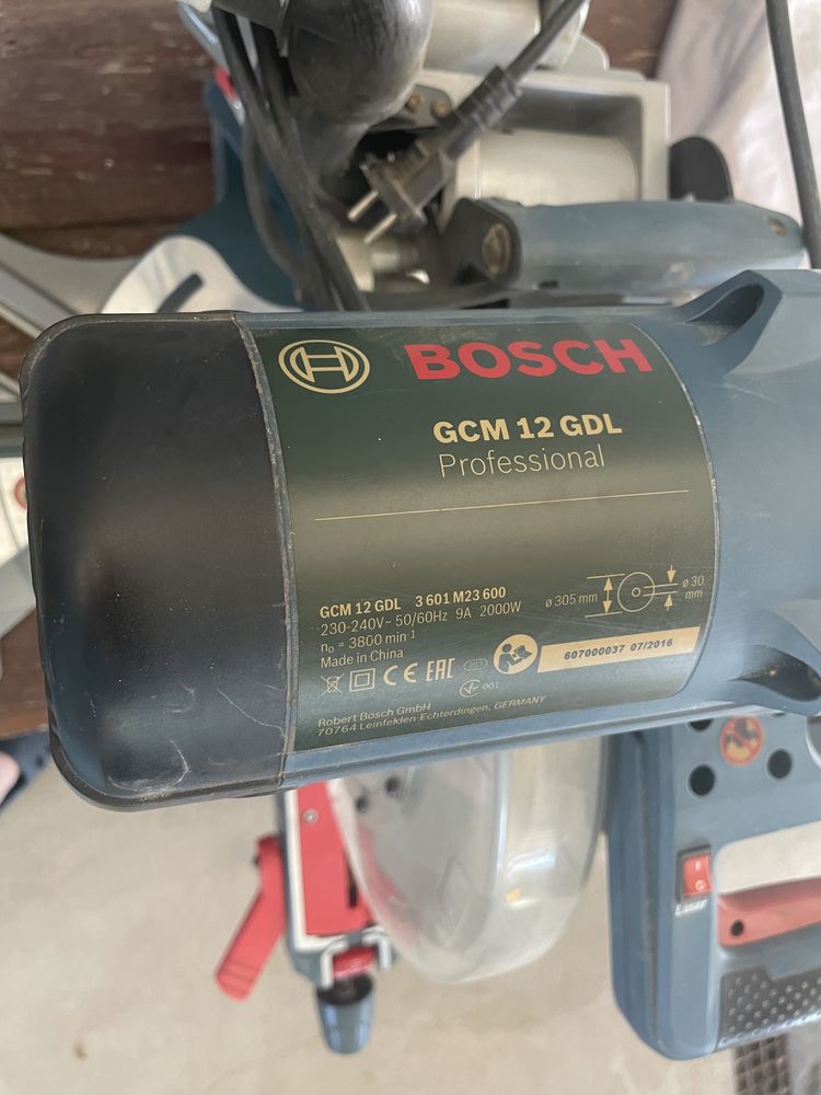Продам торцовочную пилу Bosch GCM 12 GDL