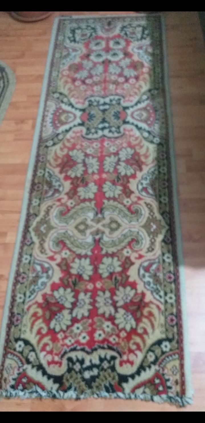 Vând 2 carpete persane (traverse) identice
