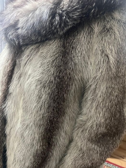 Шуба нутрия, воротник  песец
