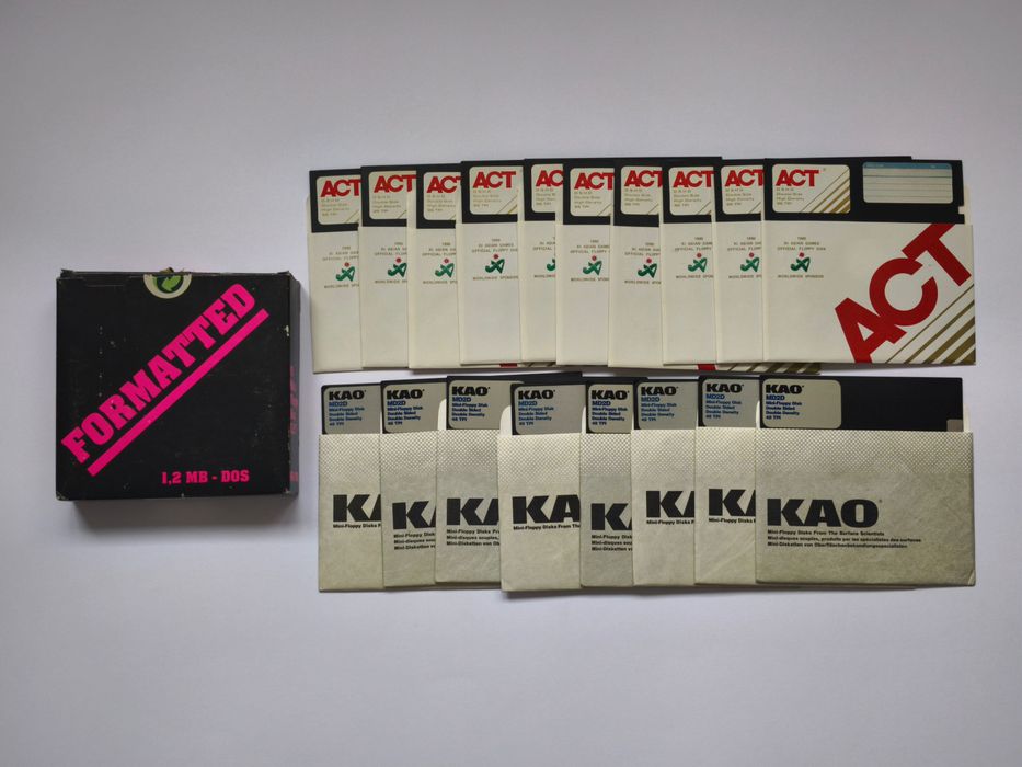 18 dischete 5,25" ACT și KAO