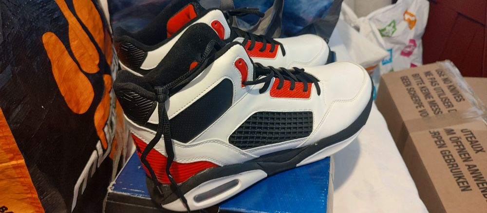 New Balance,Karrimor,Everlast,etc.