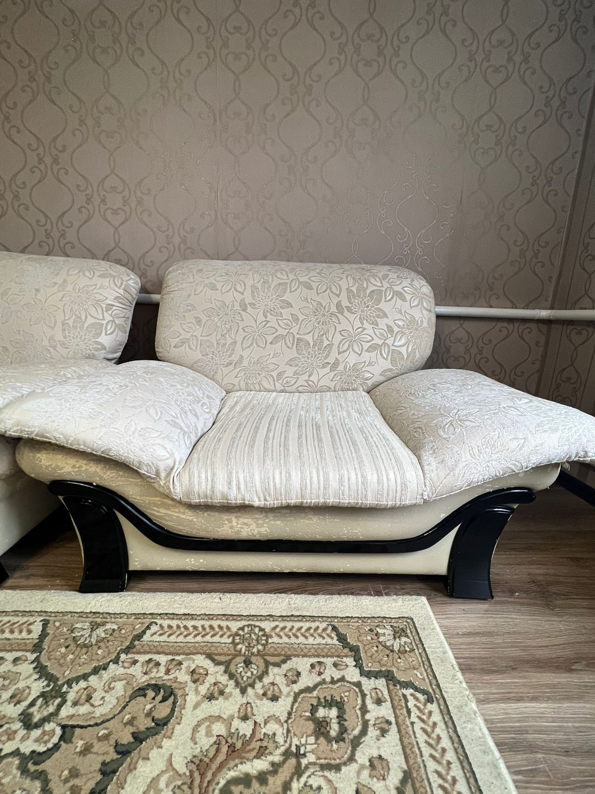 СРОЧНО продается Мягкая мебель  производства Россия Московская мебельн