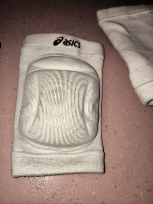 Наколенки на asics