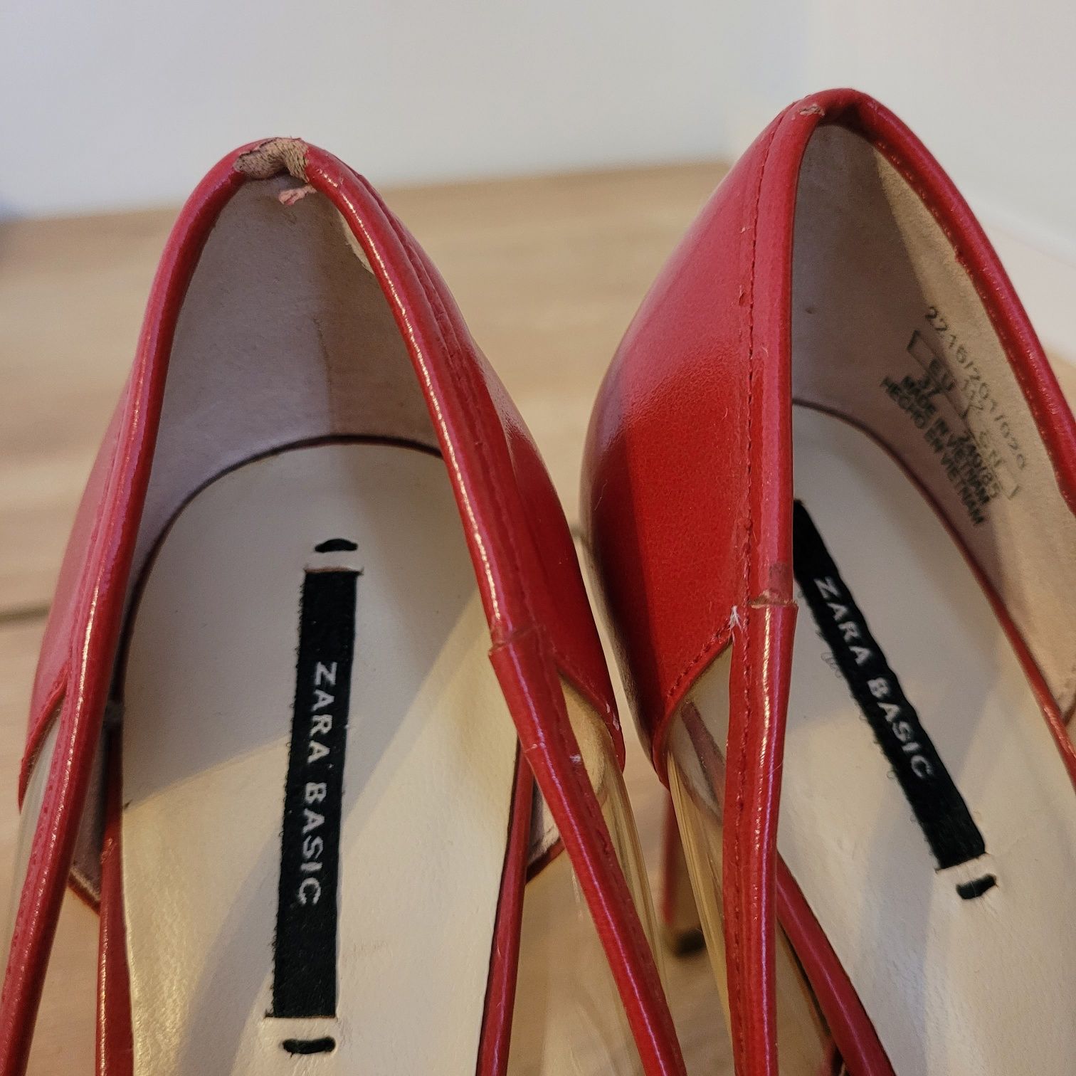 Pantofi stiletto