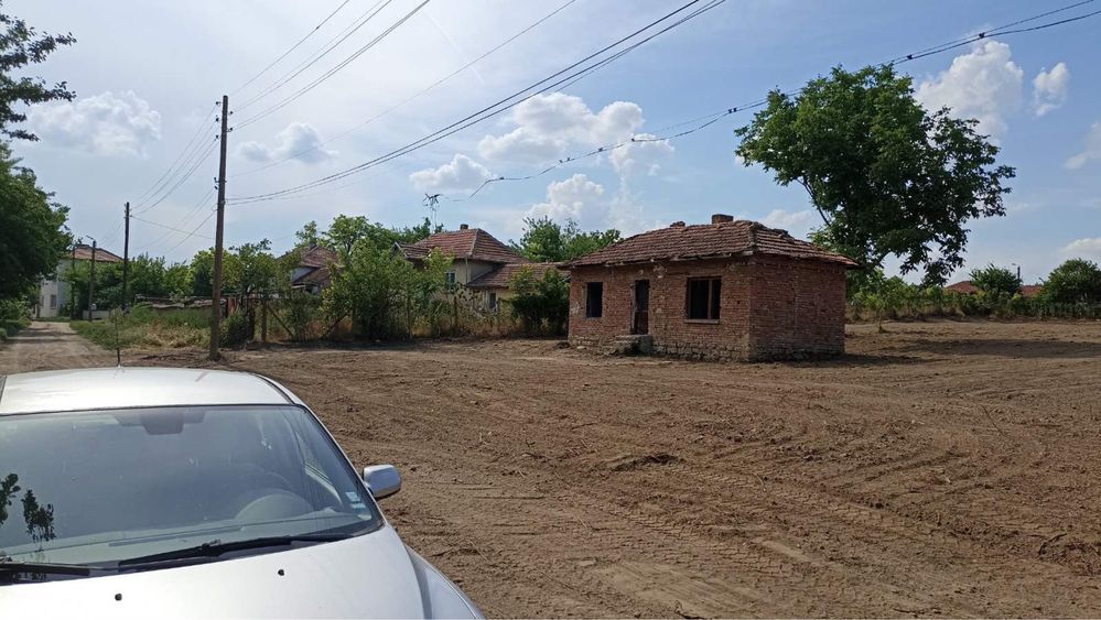 Парцел с къща в с. Обнова