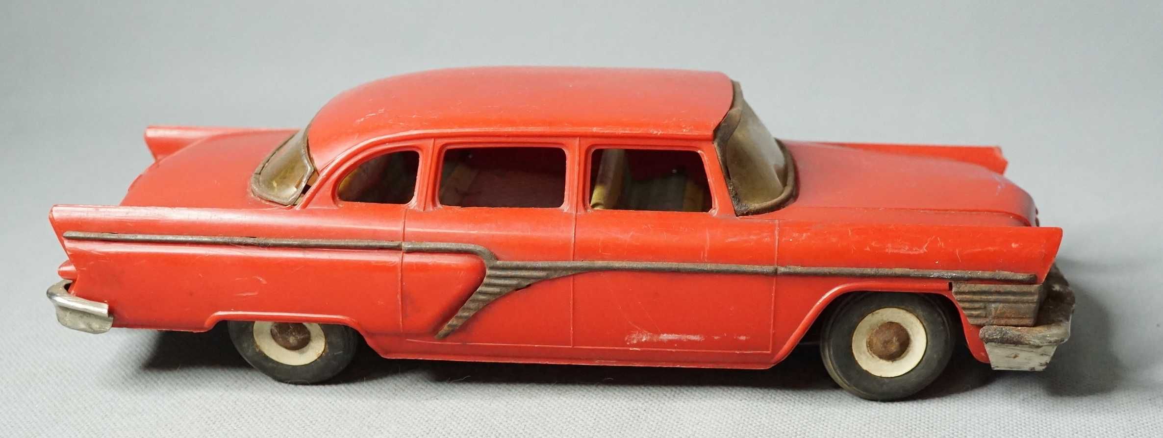 Чайка Стара Руска Пластмасова играчка модел кола на батерии